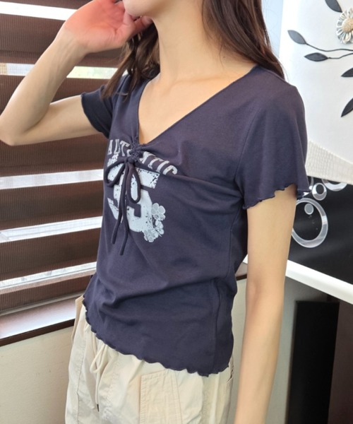 tolene(トレネ)の「フロントシャーリング リボン ロゴプリント メロウベビーTシャツ(Tシャツ/カットソー・レディース・ネイビー/グレー・FREE)」の17枚目の写真