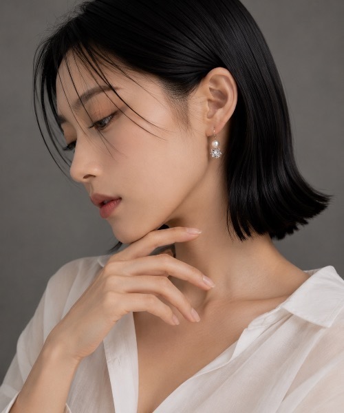 MIMILINE(ミミライン)の「フラワーモチーフアーチピアス(ピアス(両耳用)・レディース・ブラック/クリア・FREE)」の2枚目の写真