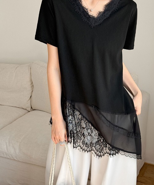 COCOMOMO(ココモモ)の「アシンメトリーレースTシャツ 裾レース トップス 半袖 Tシャツ アシンメトリー レース カットソー Vネック レースTシャツ インナー レイヤードトップス 夏服(Tシャツ/カットソー・レディース・ブラック/ホワイト・FREE)」の9枚目の写真