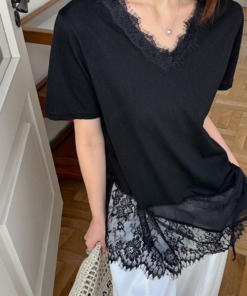 COCOMOMO(ココモモ)の「アシンメトリーレースTシャツ 裾レース トップス 半袖 Tシャツ アシンメトリー レース カットソー Vネック レースTシャツ インナー レイヤードトップス 夏服(Tシャツ/カットソー・レディース・ブラック/ホワイト・FREE)」の13枚目の写真