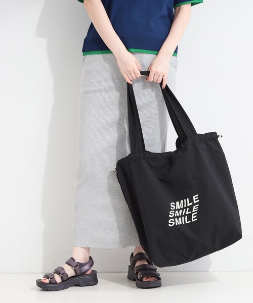 SHOO・LA・RUE(シューラルー)の「ロゴプリントトートバッグ(トートバッグ・レディース・ブラック/ベージュ/ピンク系・00)」の1枚目の写真