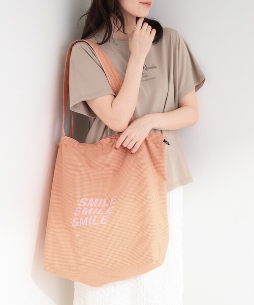 SHOO・LA・RUE(シューラルー)の「ロゴプリントトートバッグ(トートバッグ・レディース・ブラック/ベージュ/ピンク系・00)」の8枚目の写真