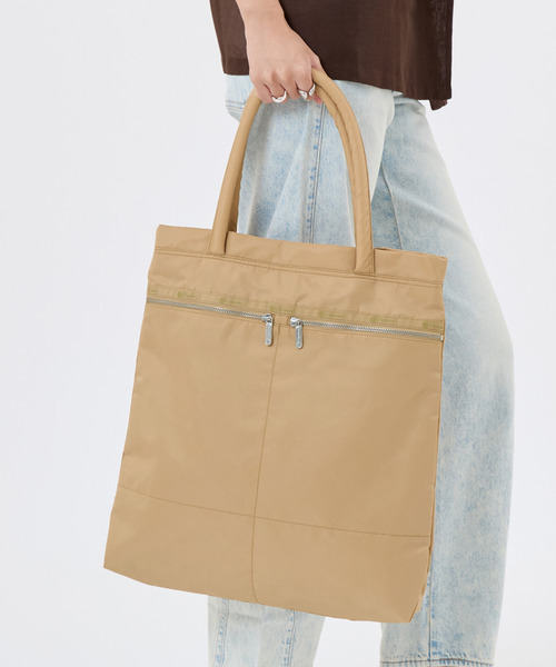 LeSportsac(レスポートサック)の「【LeSportsac×Megumi Kanzaki】SMART CARRY TOTE アップルジンジャーメタルジッパー(トートバッグ・レディース・ベージュ・FREE)」の2枚目の写真