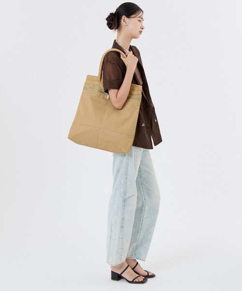 LeSportsac(レスポートサック)の「【LeSportsac×Megumi Kanzaki】SMART CARRY TOTE アップルジンジャーメタルジッパー(トートバッグ・レディース・ベージュ・FREE)」の3枚目の写真