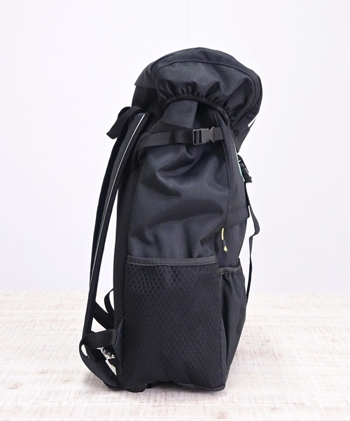 ATHLETA(アスレタ)の「≪athleta≫ボール収納&シューズ収納まで備えた、約35Lの大容量!ATHLETAらしいフットボールムードを、毎日のスポーツカジュアルに落とし込めるカフェブラバッグパック(バックパック/リュック・レディース・ブラック・F)」の8枚目の写真