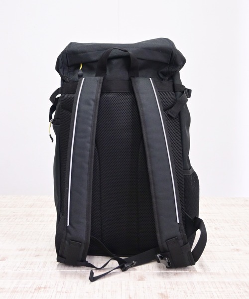 ATHLETA(アスレタ)の「≪athleta≫ボール収納&シューズ収納まで備えた、約35Lの大容量!ATHLETAらしいフットボールムードを、毎日のスポーツカジュアルに落とし込めるカフェブラバッグパック(バックパック/リュック・レディース・ブラック・F)」の9枚目の写真
