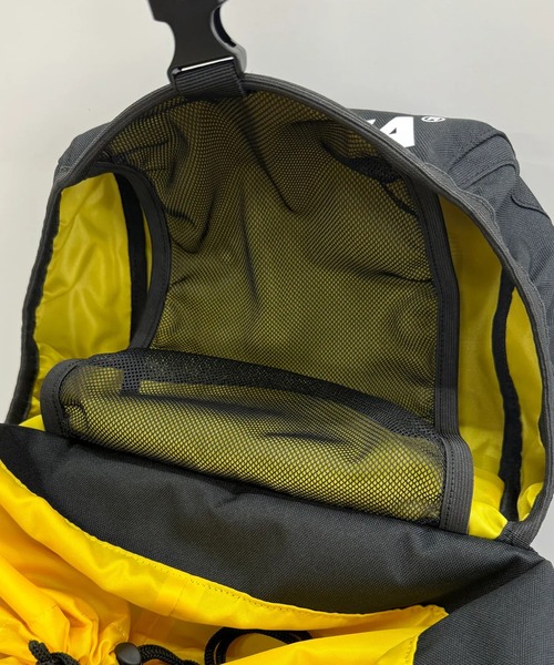 ATHLETA(アスレタ)の「≪athleta≫ボール収納&シューズ収納まで備えた、約35Lの大容量!ATHLETAらしいフットボールムードを、毎日のスポーツカジュアルに落とし込めるカフェブラバッグパック(バックパック/リュック・レディース・ブラック・F)」の20枚目の写真