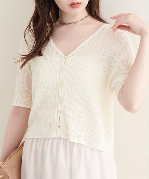 natural couture(ナチュラルクチュール)の「針抜き半袖ハート釦カーディガン(カーディガン/ボレロ・レディース・ブラック/オフホワイト/ピンク/ボルドー/モカ・FREE)」の6枚目の写真