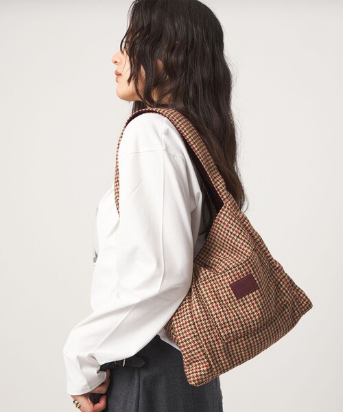 green label relaxing(グリーンレーベルリラクシング)の「<CLANATE>リバーシル バッグ(無地/チェック)(ショルダーバッグ・レディース・ネイビー/ワインレッド・FREE)」の1枚目の写真