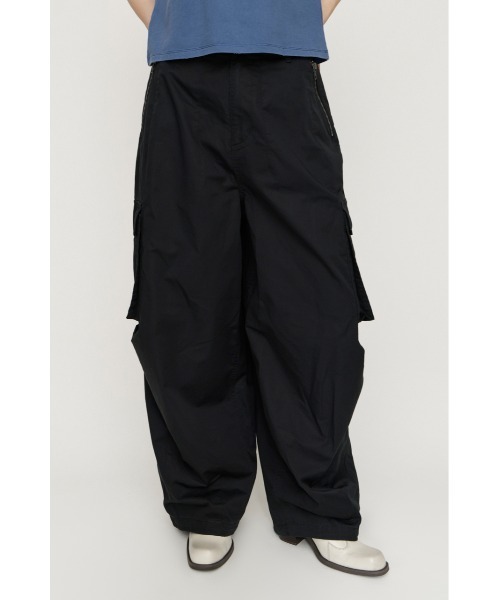 SLY(スライ)の「OVER LOOSE ZIP CARGO PT オーバールーズジップカーゴパンツ 夏服 秋服 冬服(カーゴパンツ・レディース・ブラック/オフホワイト/カーキ・2/1)」の2枚目の写真