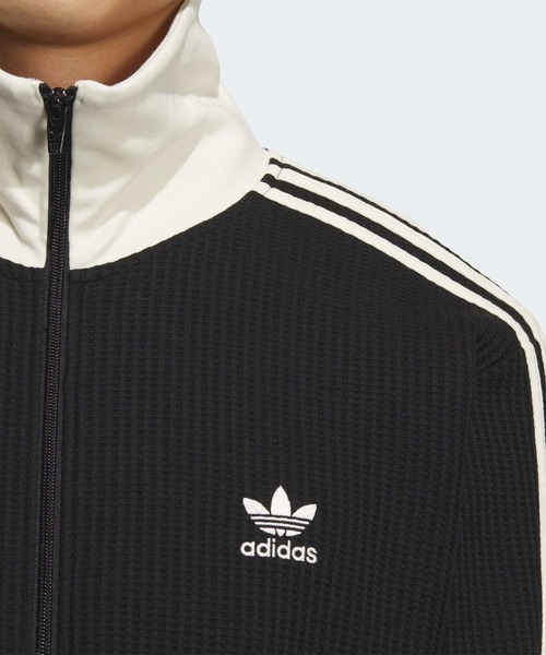 adidas（アディダス）の「アディカラー クラシック トラックトップ（ジェンダーニュートラル）ワッフル  / トラックジャケット / ジャージ / アディダスオリジナルス adidas Originals（ジャージ・メンズ・ブラック・SMALL/MEDIUM/LARGE/X-LARGE/XX-LARGE/X-SMALL/XX-SMALL/4XL/5XL/3XS/3XL）」の9枚目の写真
