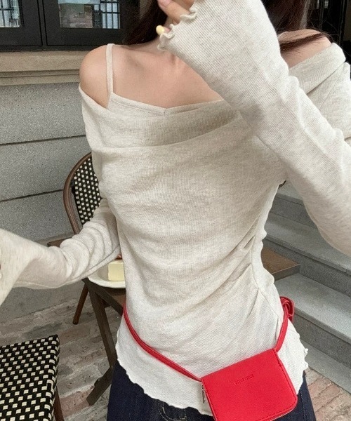 owen(オーウェン)の「韓国ナチュラルガーリー ワンショル風リブトップス フィットカットソー(Tシャツ/カットソー・レディース・ブラック/ベージュ・S/M/L)」の4枚目の写真