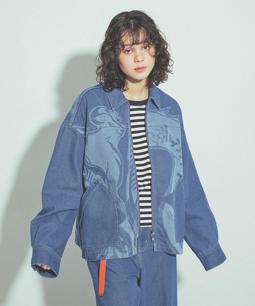 niko and...(ニコアンド)の「モチーフデニムブルゾン by MAO KAWASAKI(ブルゾン・レディース・ライトブルー/ブルー・MEDIUM/LARGE)」の2枚目の写真