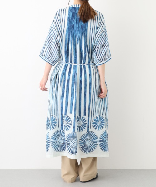 KILKI(キルキー)の「kilki 総柄バンドカラーロングワンピース 半端袖(ワンピース・レディース・レッド系/ブルー系・FREE)」の18枚目の写真