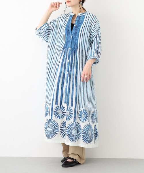 KILKI(キルキー)の「kilki 総柄バンドカラーロングワンピース 半端袖(ワンピース・レディース・レッド系/ブルー系・FREE)」の3枚目の写真