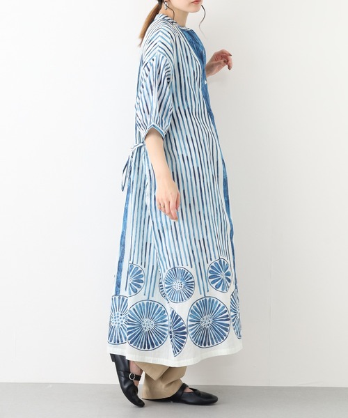 KILKI(キルキー)の「kilki 総柄バンドカラーロングワンピース 半端袖(ワンピース・レディース・レッド系/ブルー系・FREE)」の4枚目の写真
