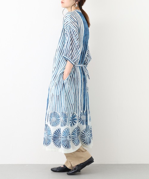 KILKI(キルキー)の「kilki 総柄バンドカラーロングワンピース 半端袖(ワンピース・レディース・レッド系/ブルー系・FREE)」の7枚目の写真