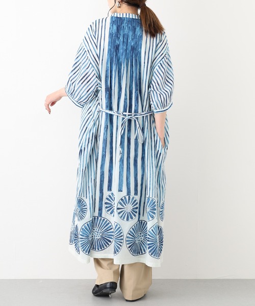 KILKI(キルキー)の「kilki 総柄バンドカラーロングワンピース 半端袖(ワンピース・レディース・レッド系/ブルー系・FREE)」の8枚目の写真