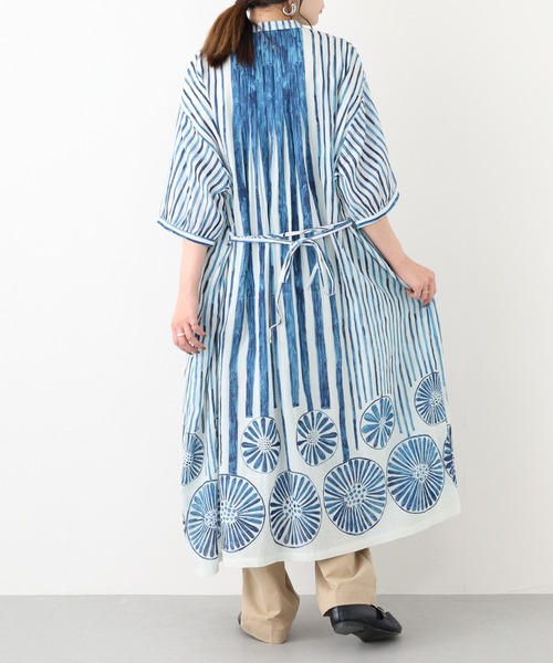 KILKI(キルキー)の「kilki 総柄バンドカラーロングワンピース 半端袖(ワンピース・レディース・レッド系/ブルー系・FREE)」の9枚目の写真