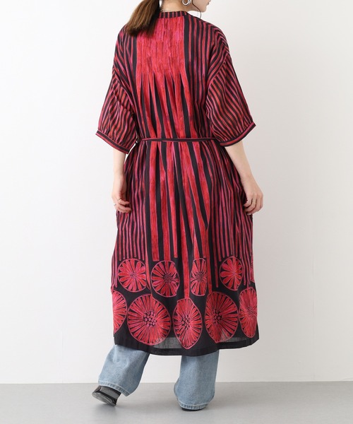 KILKI(キルキー)の「kilki 総柄バンドカラーロングワンピース 半端袖(ワンピース・レディース・レッド系/ブルー系・FREE)」の15枚目の写真