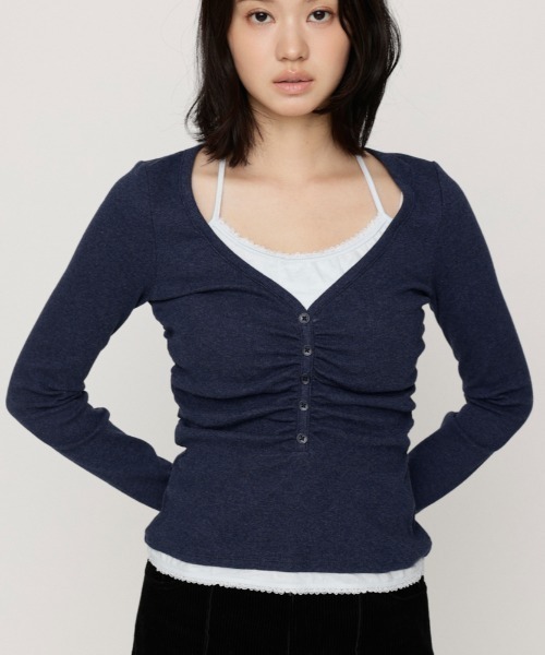 SLY（スライ）の「【大人気アイテムがWEB限定で再入荷！】LAYERED LIKE CUT TOPS レイヤードライクカットトップス 秋服（Tシャツ/カットソー・レディース・ネイビー/アイボリー/ライトブラック/ライトピンク・FREE）」の3枚目の写真
