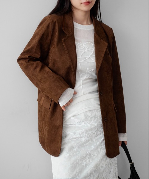 on:nue（オンニュ）の「【on:nue】フェイクスエードテーラードジャケット /26-27 AW COLLECTION（テーラードジャケット・レディース・ブラウン/カーキ・FREE）」の2枚目の写真