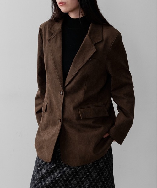on:nue（オンニュ）の「【on:nue】フェイクスエードテーラードジャケット /26-27 AW COLLECTION（テーラードジャケット・レディース・ブラウン/カーキ・FREE）」の4枚目の写真