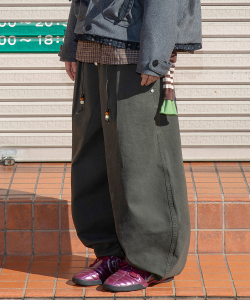 RuNaKi'Hu'(ルナキフ)の「WXP108 デデムシ ストライプ配色 バルーンパンツ(カーキ)(その他パンツ・レディース・その他・1/2/3)」の2枚目の写真