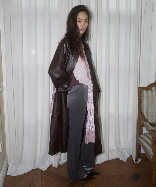 THEPORTA(ザ ポルタ)の「CLASSIC FAUX LEATHER LONG COAT, WINE(トレンチコート・レディース・その他・OS)」の3枚目の写真