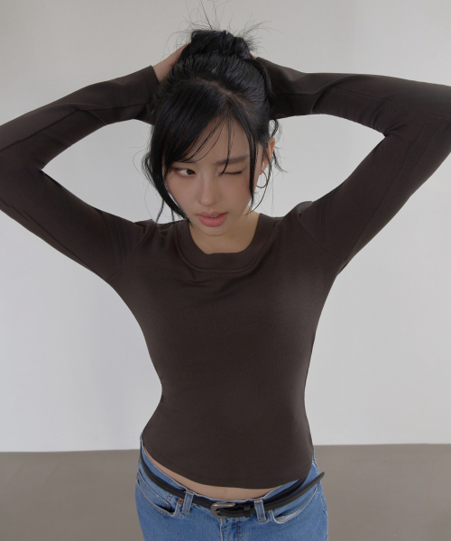 RITZYSEOUL（リッジソウル）の「[カップ内蔵] Uネック SIGNATUREライン ヒートテック（Tシャツ/カットソー・レディース・ブラック/ダークブラウン/ブラウン/アイボリー・SMALL/MEDIUM/X-LARGE/LARGE）」の8枚目の写真