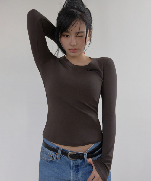 RITZYSEOUL（リッジソウル）の「[カップ内蔵] Uネック SIGNATUREライン ヒートテック（Tシャツ/カットソー・レディース・ブラック/ダークブラウン/ブラウン/アイボリー・SMALL/MEDIUM/X-LARGE/LARGE）」の9枚目の写真