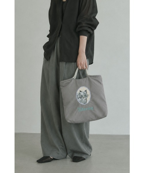 marjour(マージュール)の「CAT EMBROIDERY TEXTURE TOTE BAG(トートバッグ・レディース・グレー/ブラウン/ピンク/ブルー・FREE)」の2枚目の写真