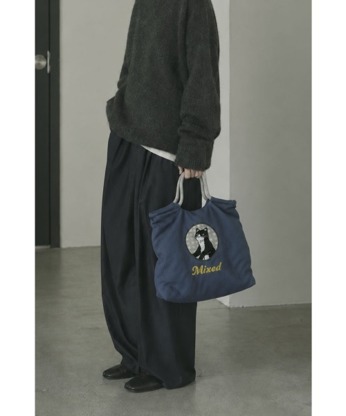 marjour(マージュール)の「CAT EMBROIDERY TEXTURE TOTE BAG(トートバッグ・レディース・グレー/ブラウン/ピンク/ブルー・FREE)」の4枚目の写真
