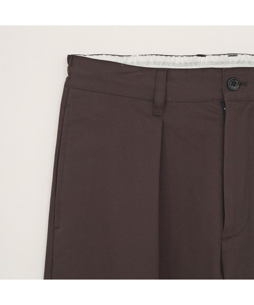 VICTIM（ヴィクティム）の「VICTIM ヴィクティム / EASY CHINO SLACKS タックワイドチノスラックス ストレッチイージーパンツ / VTM-26-P-116（チノパンツ・メンズ・ブラック/ブラウン/オフホワイト・1/2/3）」の6枚目の写真