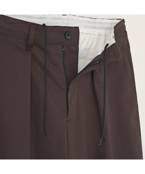 VICTIM（ヴィクティム）の「VICTIM ヴィクティム / EASY CHINO SLACKS タックワイドチノスラックス ストレッチイージーパンツ / VTM-26-P-116（チノパンツ・メンズ・ブラック/ブラウン/オフホワイト・1/2/3）」の7枚目の写真