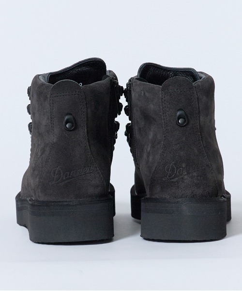 WHITE MOUNTAINEERING(ホワイトマウンテニアリング)の「White Mountaineering/ホワイトマウンテニアリング WM×Danner 'MOUNTAIN LIGHT' Vibram ビブラム マウンテンライト ブーツ スニーカー カウスエード メンズ 2026年秋冬 秋服(スニーカー・メンズ・キャメル/チャコール・28/27/26)」の5枚目の写真