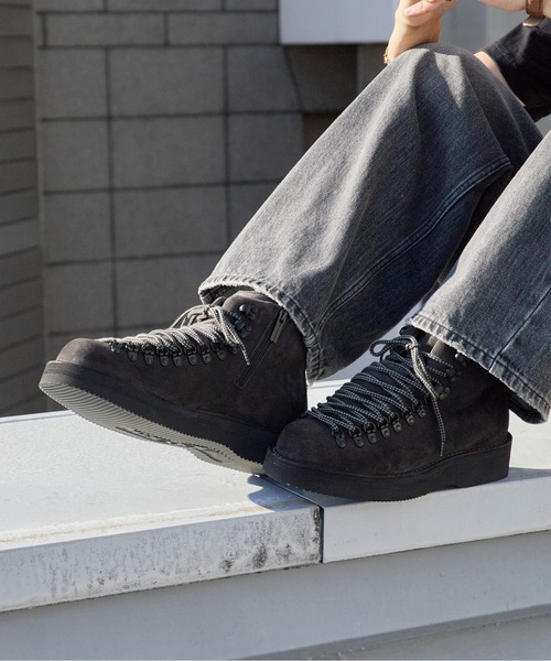 WHITE MOUNTAINEERING(ホワイトマウンテニアリング)の「White Mountaineering/ホワイトマウンテニアリング WM×Danner 'MOUNTAIN LIGHT' Vibram ビブラム マウンテンライト ブーツ スニーカー カウスエード メンズ 2026年秋冬 秋服(スニーカー・メンズ・キャメル/チャコール・28/27/26)」の6枚目の写真