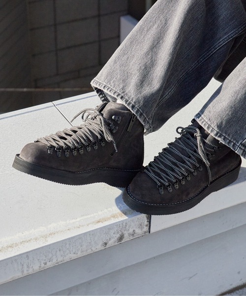 WHITE MOUNTAINEERING(ホワイトマウンテニアリング)の「White Mountaineering/ホワイトマウンテニアリング WM×Danner 'MOUNTAIN LIGHT' Vibram ビブラム マウンテンライト ブーツ スニーカー カウスエード メンズ 2026年秋冬 秋服(スニーカー・メンズ・キャメル/チャコール・28/27/26)」の7枚目の写真