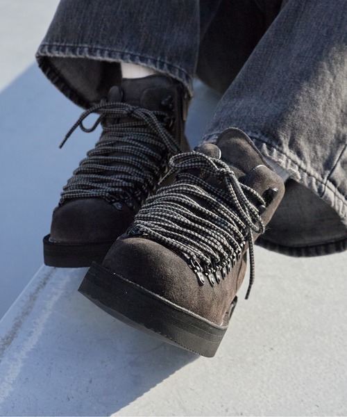 WHITE MOUNTAINEERING(ホワイトマウンテニアリング)の「White Mountaineering/ホワイトマウンテニアリング WM×Danner 'MOUNTAIN LIGHT' Vibram ビブラム マウンテンライト ブーツ スニーカー カウスエード メンズ 2026年秋冬 秋服(スニーカー・メンズ・キャメル/チャコール・28/27/26)」の8枚目の写真