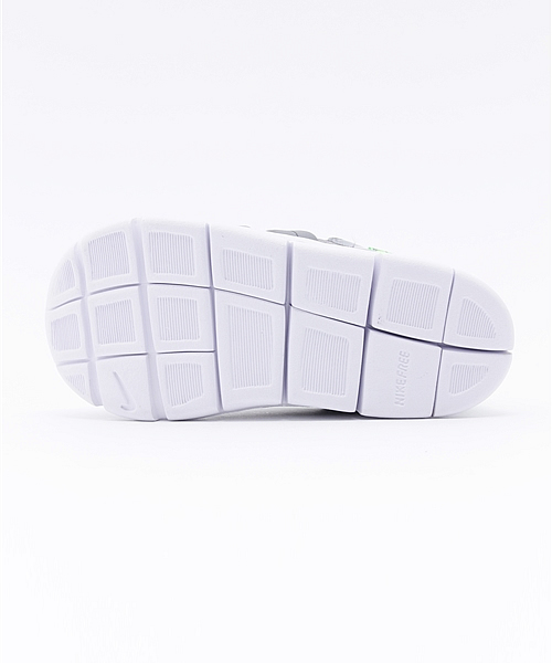 NIKE（ナイキ）の「NIKE:DYNAMO FREE TD(12～16㎝)（スニーカー・キッズ・ライトグレー/ネイビー・12/15 /16/13/14）」の4枚目の写真