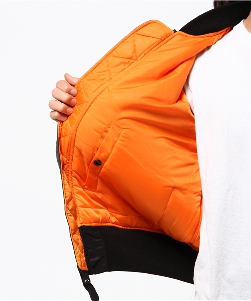 Alpha Industries（アルファインダストリーズ）の「ALPHA MA-1 TIGHT JKT（MA-1・メンズ・ブラック/カーキ・L/S/M）」の10枚目の写真