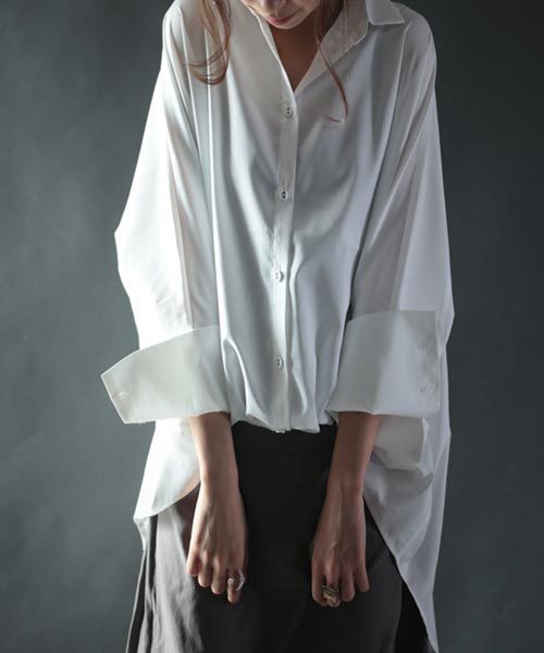 antiqua（アンティカ）の「袖ボタンドルマンロングシャツ（シャツ/ブラウス・レディース・ホワイト/ネイビー・FREE）」の4枚目の写真