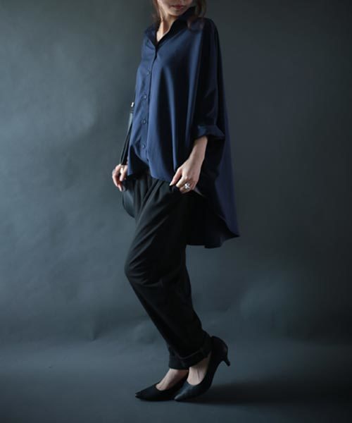 antiqua（アンティカ）の「袖ボタンドルマンロングシャツ（シャツ/ブラウス・レディース・ホワイト/ネイビー・FREE）」の7枚目の写真