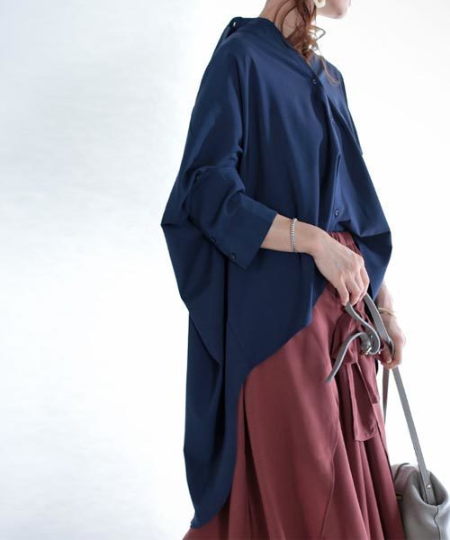 antiqua（アンティカ）の「袖ボタンドルマンロングシャツ（シャツ/ブラウス・レディース・ホワイト/ネイビー・FREE）」の13枚目の写真