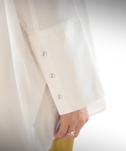 antiqua（アンティカ）の「袖ボタンドルマンロングシャツ（シャツ/ブラウス・レディース・ホワイト/ネイビー・FREE）」の14枚目の写真