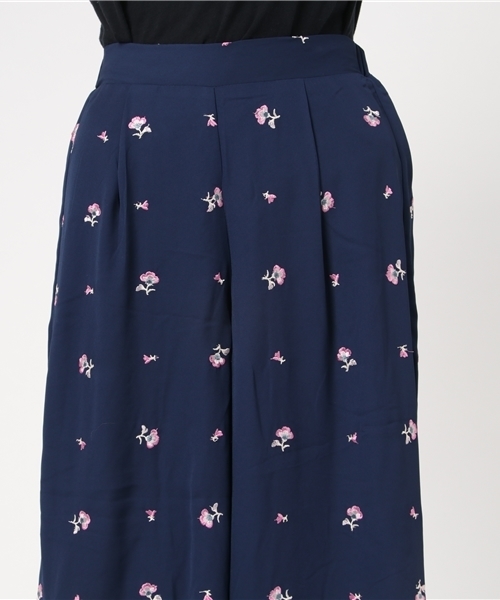 Cheek（チーク）の「花柄刺繍ワイドパンツ（その他パンツ・レディース・ネイビー/グレー/アイボリー・MEDIUM）」の8枚目の写真