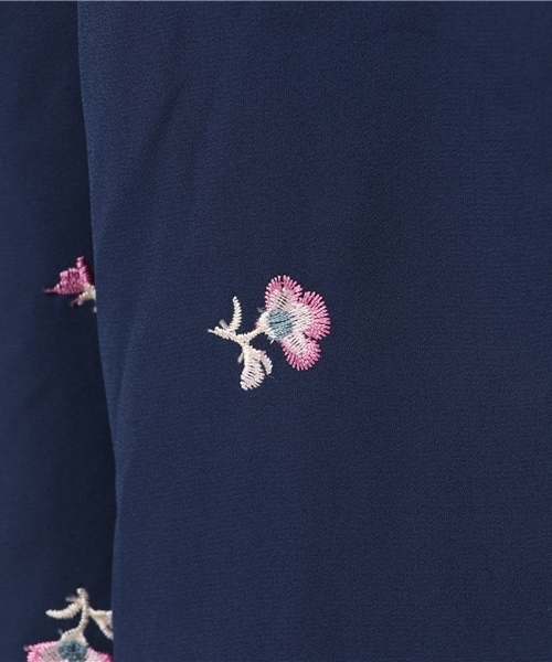 Cheek（チーク）の「花柄刺繍ワイドパンツ（その他パンツ・レディース・ネイビー/グレー/アイボリー・MEDIUM）」の10枚目の写真