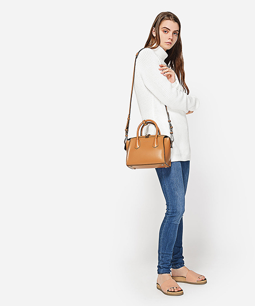 CHARLES & KEITH（チャールズ & キース）の「ダブルジップストラクチャードバッグ / DOUBLE ZIP STRUCTURED BAG（ハンドバッグ・レディース・ホワイト系その他/ライトブラウン/ブラック・M）」の13枚目の写真