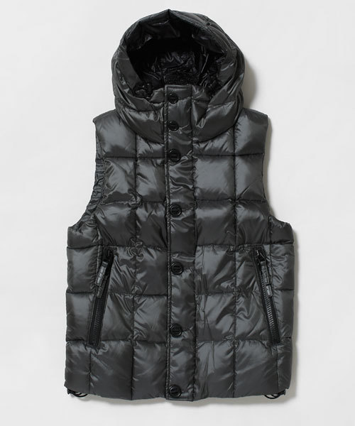 NANO universe（ナノユニバース）の「西川ダウン エアーナイロンベスト