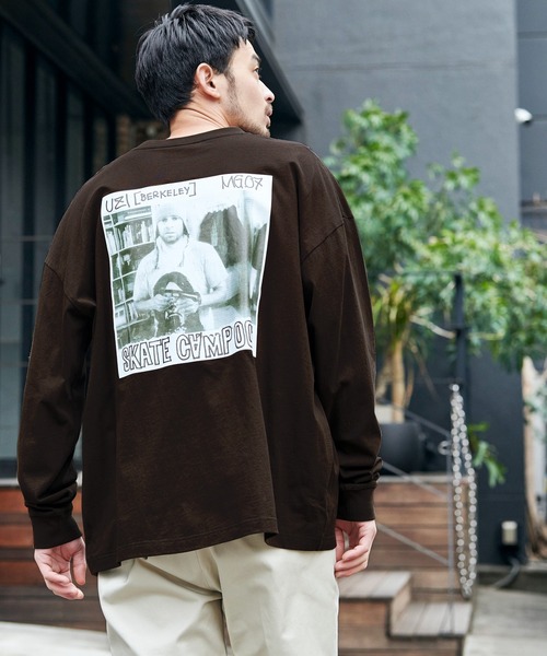 Mark Gonzales（マーク・ゴンザレス）の「Mark Gonzales/マークゴンザレス MONO-MART別注 ビッグシルエット背面BIGプリント 長袖Tee（Tシャツ/カットソー・メンズ・レッド系その他/ダークベージュ/ボルドー/ホワイト系その他/ブラック系その他/ベージュ系その他/グリーン系その他/パープル系その他/ホワイト/ブラック/ダークグリーン/パープル/パープル系その他2/レッド系その他2/グリーン系その他2/ベージュ系その他2/ブラック系その他2/ホワイト系その他2/グリーン系その他4/ベージュ系その他3/グレー系その他/ベージュ系その他5/グリーン系その他3/グレー系その他2/ベージュ系その他4/グレー系その他3/グリーン系その他5/ブラウン系その他/ブルー系その他/その他2/その他3/その他5/その他4/ダークブラウン/アッシュブラウン/その他/ブラック系その他3/ブラック系その他4/ブラウン系その他2/ブラウン系その他4/ホワイト系その他3/ホワイト系その他4/レッド系その他3/レッド系その他4/ブラウン系その他3/ブルー系その他2/グリーン系その他6/グリーン系その他7/グレイッシュベージュ/ベージュ系その他6/ベージュ系その他7/ホワイト系その他5/ブラック系その他5/その他7/その他6/ブルー系その他3/ブルー系その他4/パープル系その他3/パープル系その他4/パープル系その他5・FREE）」の20枚目の写真